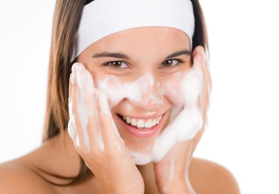 Thói quen khiến bạn còn trẻ nhưng da toàn nếp nhăn