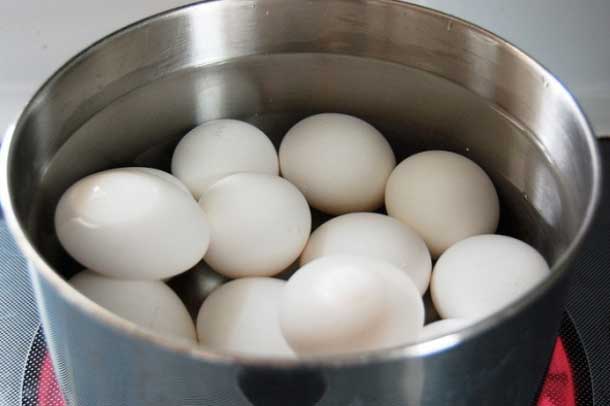 6 sai lầm khiến cho trứng luộc bị nứt vỡ, đã mất chất lại còn khó bóc vỏ