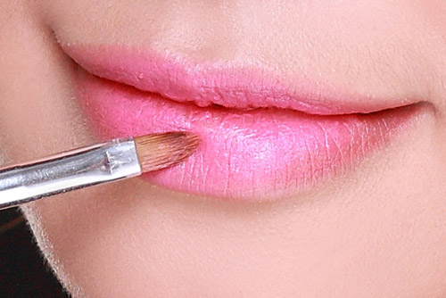 4 cách giữ son cả ngày mà không bị trôi