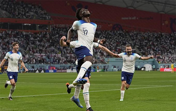 Nghiền nát Iran bằng sét tennis, Anh ra quân tưng bừng