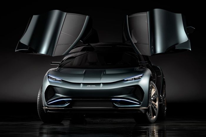 SUV điện Italia gây ấn tượng với kiểu mở cửa cánh chim