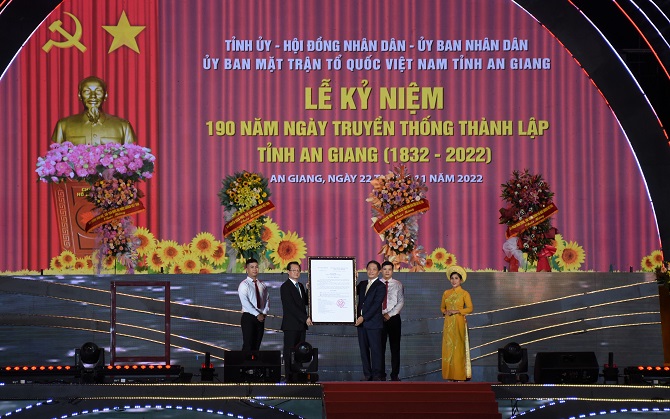 đón nhận Quyết định của Thủ tướng Chính phủ lấy ngày 22 tháng 11 hằng năm là "Ngày truyền thống tỉnh An Giang".