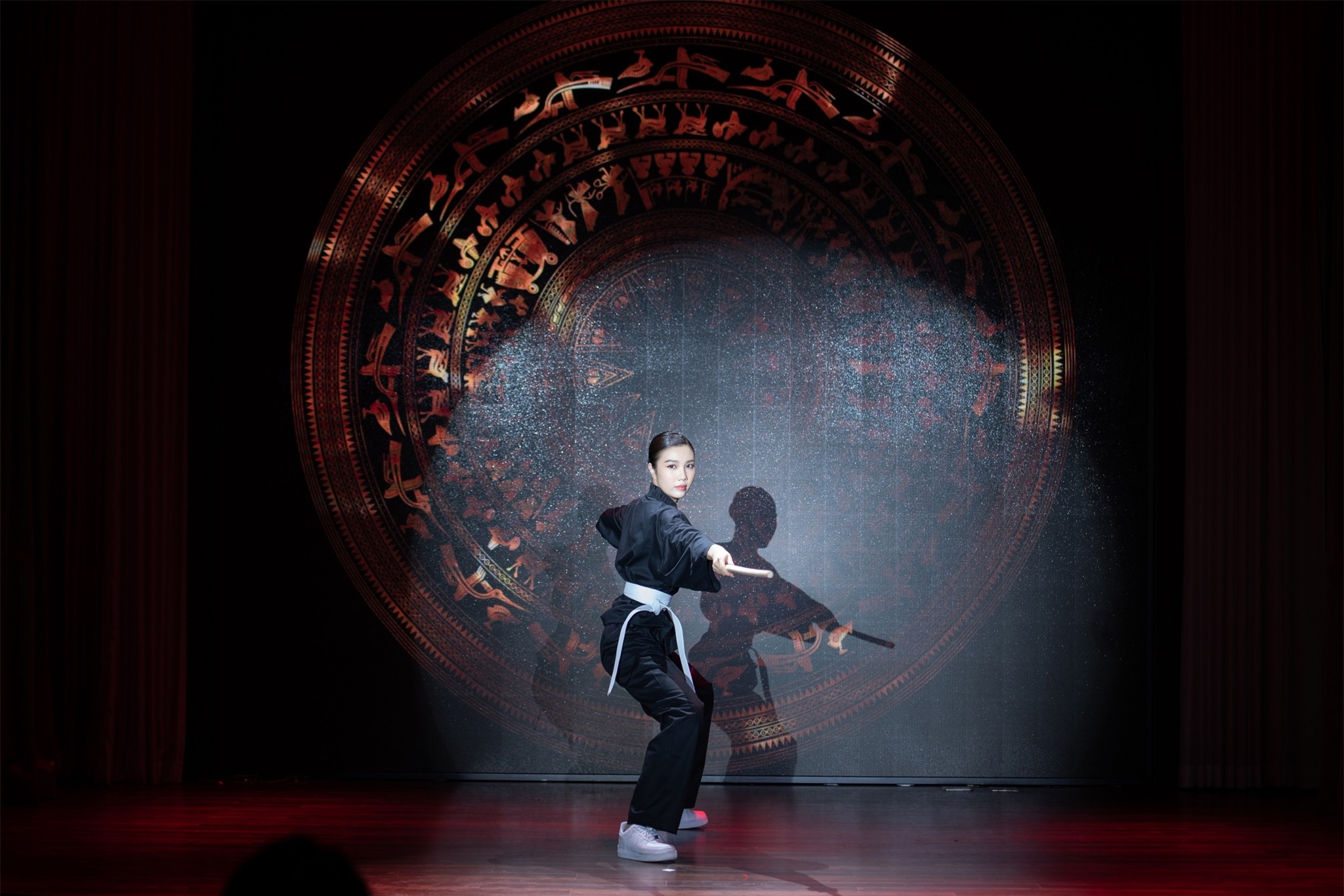 Thí sinh Hoa hậu Việt Nam 'múa bóng', 'đánh võ'... trong phần thi tài năng - ảnh 9