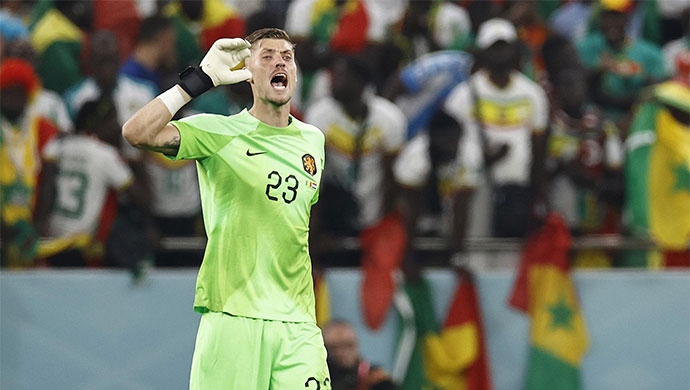 HLV Van Gaal trình làng cầu thủ cao nhất World Cup ở trận Hà Lan vs Senegal