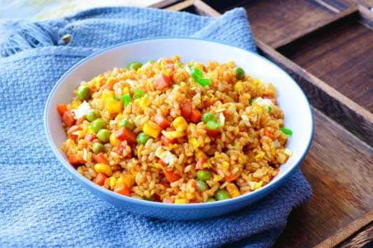 Rang cơm cùng nguyên liệu này màu đẹp mắt lại thơm nức