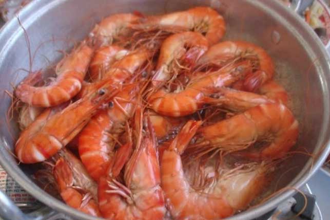2 cách luộc tôm giữ nguyên độ ngọt, khử hết mùi tanh, đảm bảo dinh dưỡng tăng gấp đôi