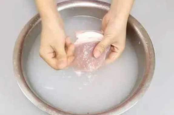 Thịt lợn càng chần qua nước sôi càng bẩn: Làm thêm 1 bước này chất bẩn, máu thừa tự động đào thải hết sạch