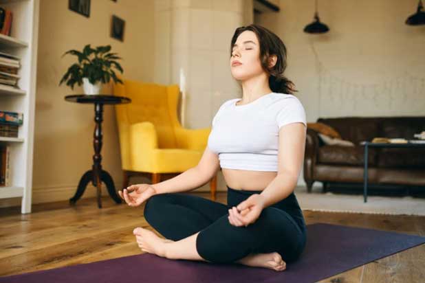 2 việc nên làm và không nên làm trước khi đi ngủ giúp ngủ ngon, trẻ lâu