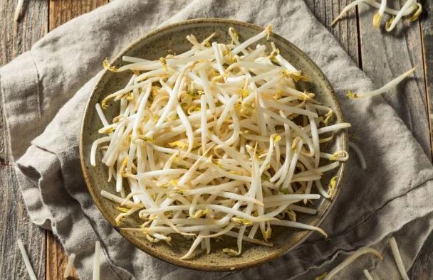 Đi chợ thấy giá đỗ có dấu hiệu này tốt nhất đừng mua, 3 sai lầm cần tránh khi ăn giá đỗ