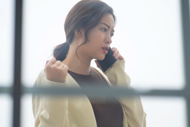 Gọi điện cho chồng, anh nói một câu mà tôi khóc nghẹn