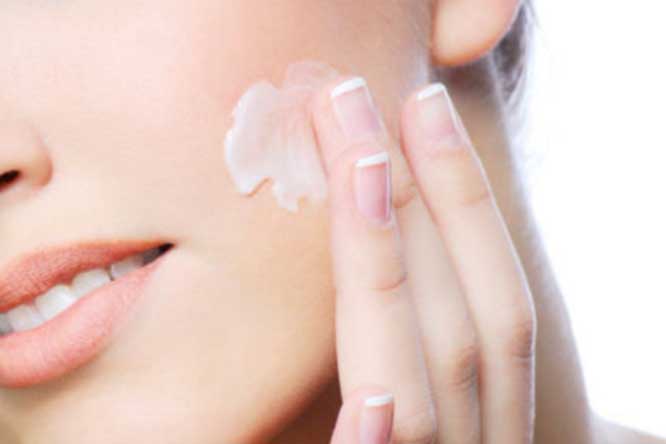 Trước khi bôi kem chống nắng, nàng đừng quên làm một việc vô cùng quan trọng sau