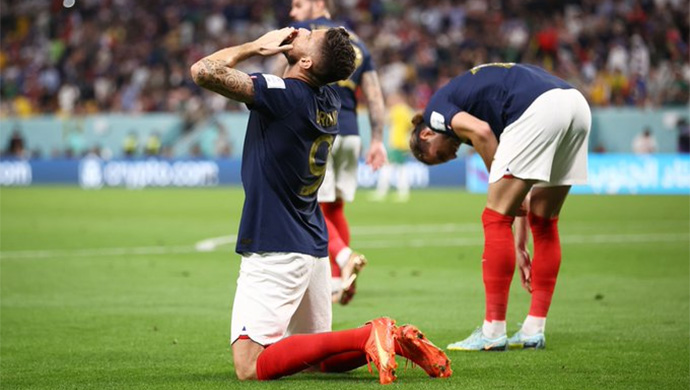 Giroud cân bằng kỷ lục của Henry ở ĐT Pháp