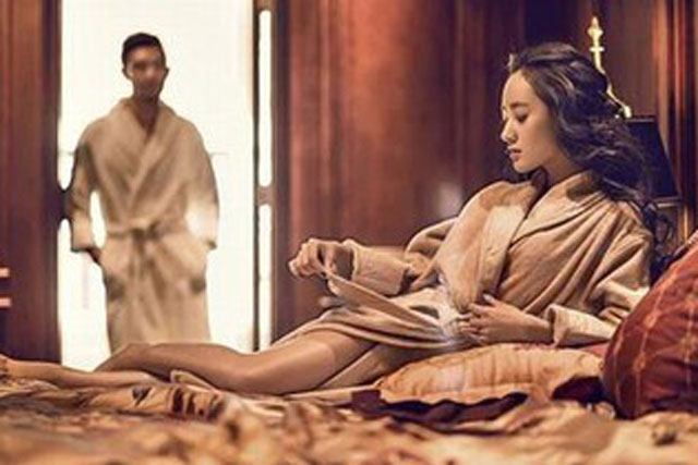 Không chỉ 'cắm sừng' chồng, vợ trẻ còn cả gan làm điều này ngay tại gia đình chồng suốt nhiều năm