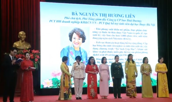 "Sếp" Sao Thái Dương vinh dự nhận danh hiệu Gương điển hình tiên tiến, người tốt việc tốt