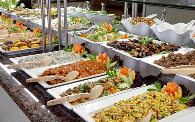 7 mẹo giúp bạn ăn buffet không bao giờ bị lỗ: Điều số 3 nhiều người không biết