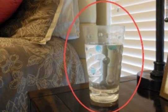 Vì sao nên đặt một cốc nước muối trong phòng ngủ: Việc nhỏ nhưng lợi ích lớn, người thông minh đã làm từ lâu