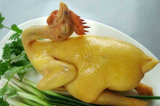 Luộc thịt gà đừng chỉ cho nước lã: Cho thêm thứ này thịt gà ngon ngọt, da vàng óng, không bị nứt