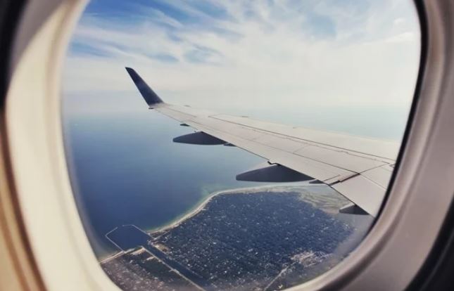 Tại sao cửa sổ máy bay lại có hình bầu dục: 90% không biết câu trả lời chính xác