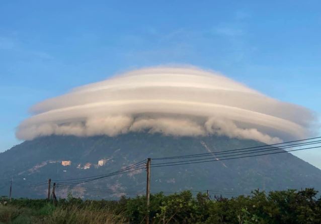 Núi Bà Đen, Tây Ninh xuất hiện hiện tượng tự nhiên hiếm gặp, khiến các du khách không khỏi trầm trồ