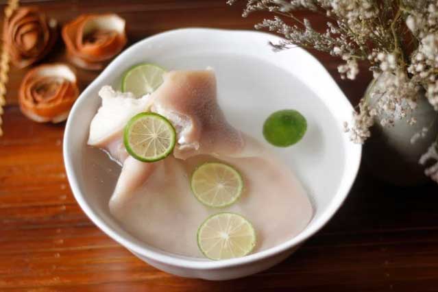 3 mẹo luộc tai heo trắng giòn sần sật, không thâm, không hôi: Đơn giản mà nhiều bà nội trợ chưa biết