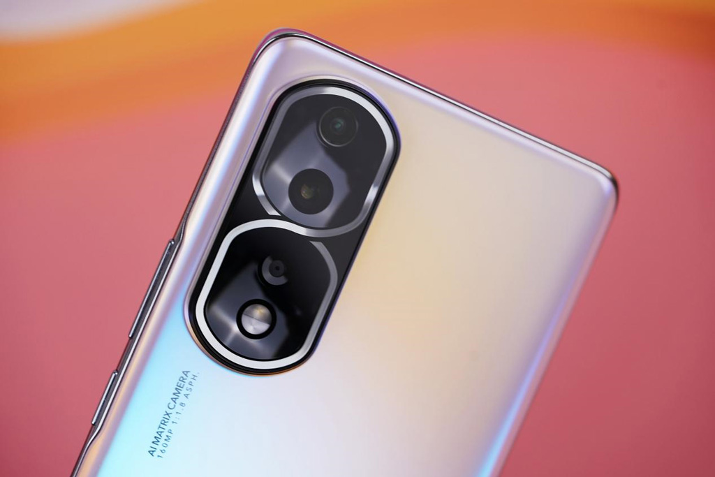 Smartphone chip Snapdragon 8+ Gen 1, RAM 12 GB, camera 160 MP, giá 12,16 triệu