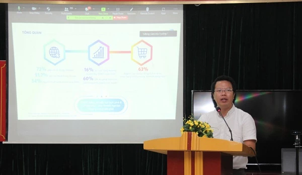 Giám đốc công ty Cổ phần giải pháp KYC Nguyễn Khánh Toàn tại buổi tập huấn.