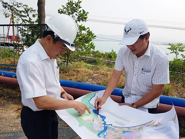 Sở GTVT Đà Nẵng và UBND quận Liên Chiểu khảo sát thực tế địa điểm xây dựng tuyến đường nối cảng Liên Chiểu.