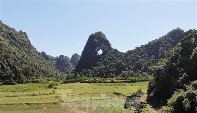 Khám phá ngọn núi thủng được xem là mắt của Thần Núi ở Cao Bằng ảnh 5