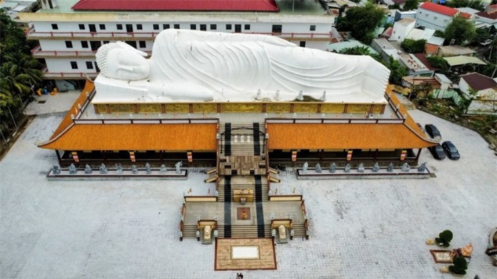 Ngôi chùa cổ 300 tuổi có tượng Phật nằm trên mái dài nhất châu Á ở Bình Dương - 1