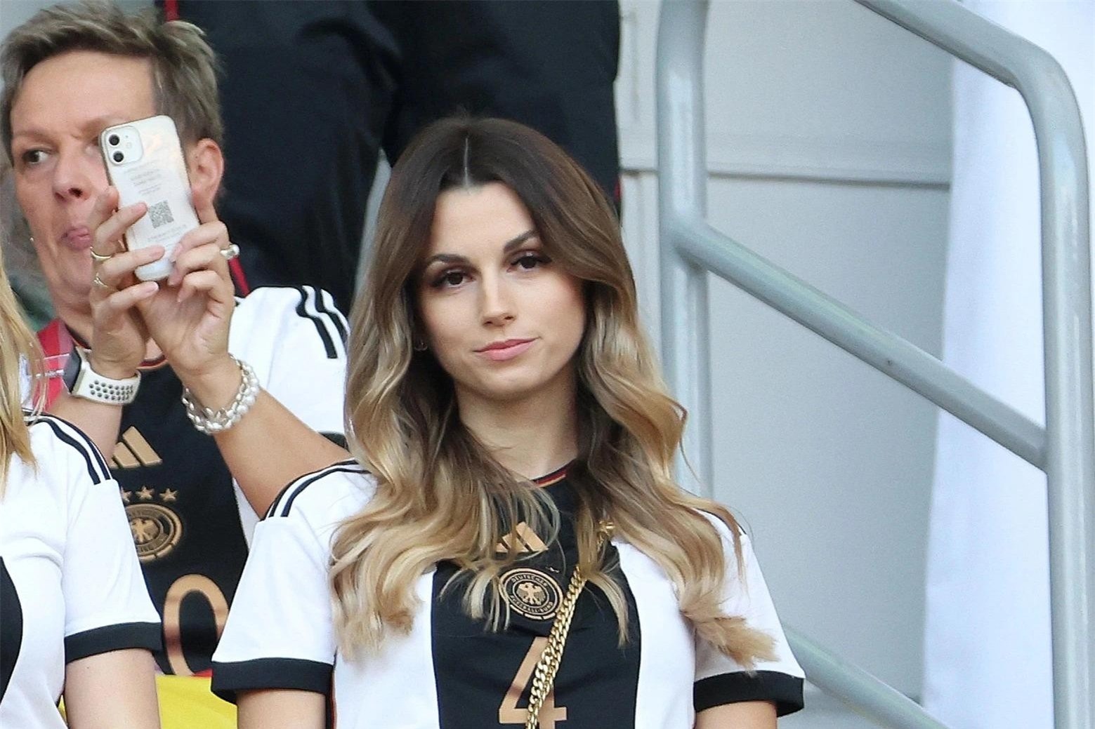 Những bóng hồng xinh tươi trên các khán đài World Cup 2022 ảnh 13