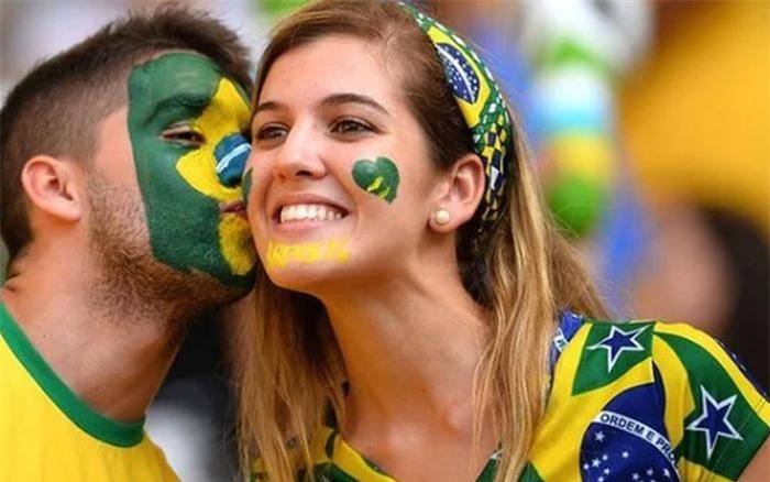 Những bóng hồng xinh tươi trên các khán đài World Cup 2022 ảnh 14