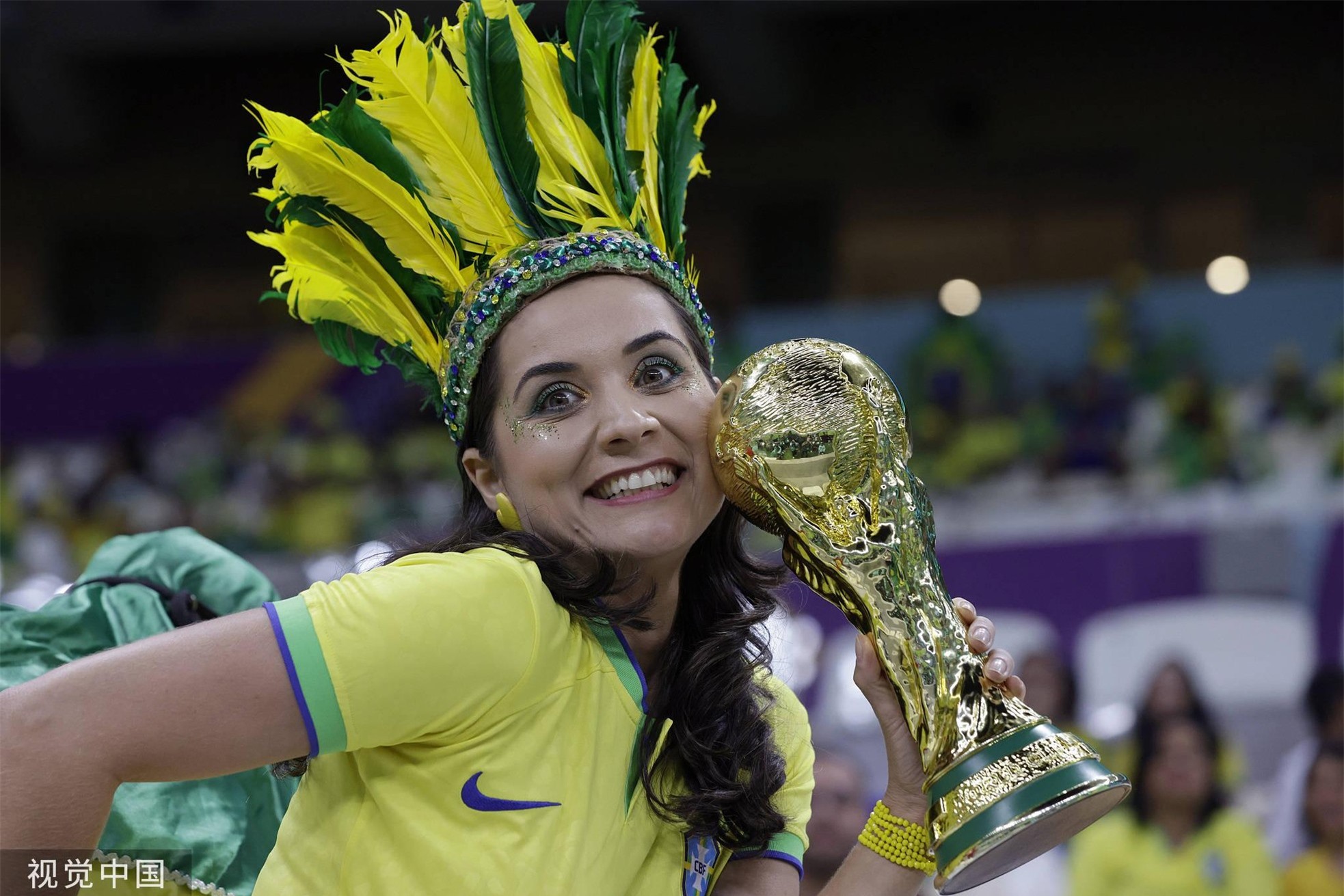 Những bóng hồng xinh tươi trên các khán đài World Cup 2022 ảnh 16