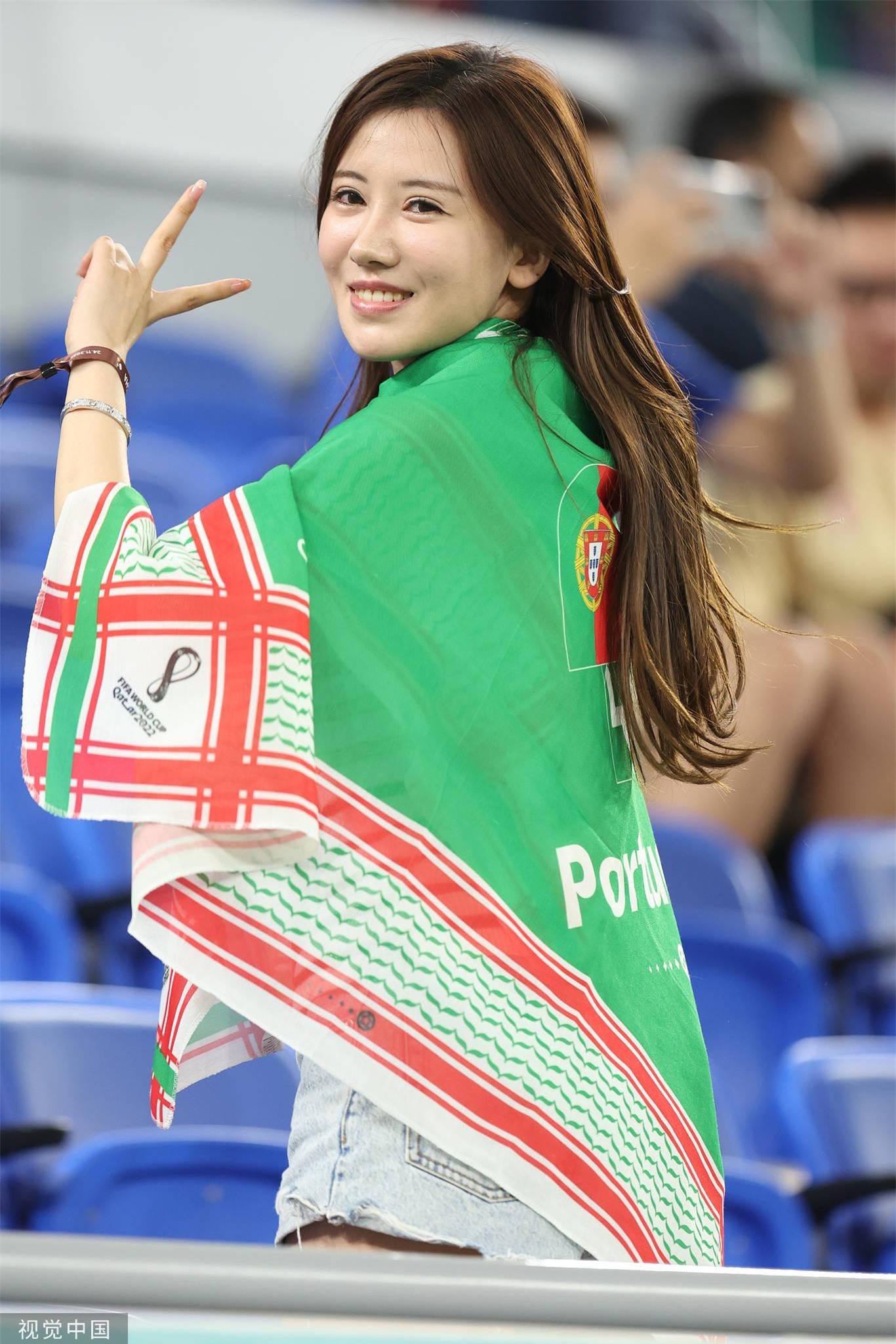 Những bóng hồng xinh tươi trên các khán đài World Cup 2022 ảnh 8