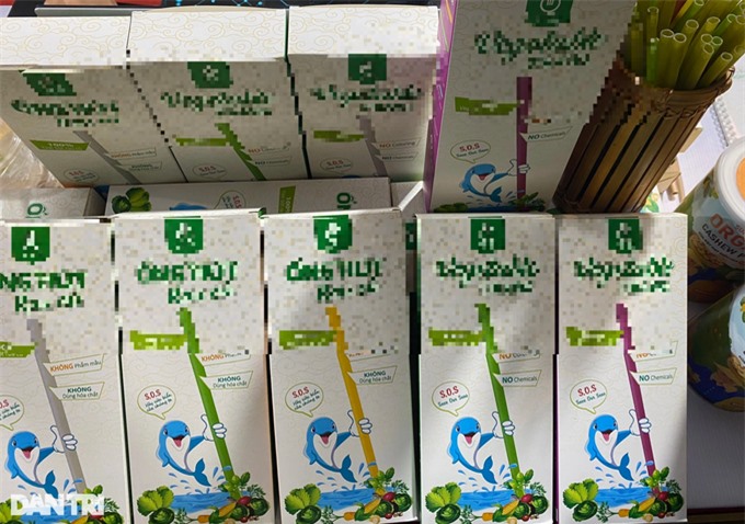 Ống hút phồng tôm, mì thanh long và đặc sản độc, lạ hút khách Thủ đô - 2