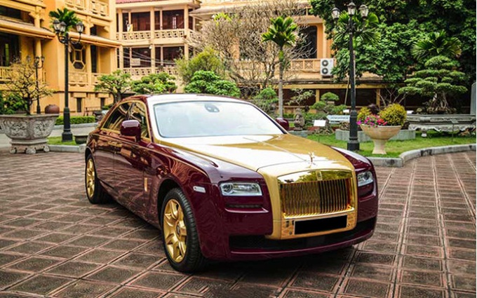 Siêu xe Rolls-Royce mạ vàng hạ giá 3 lần vẫn chưa có người đăng ký mua