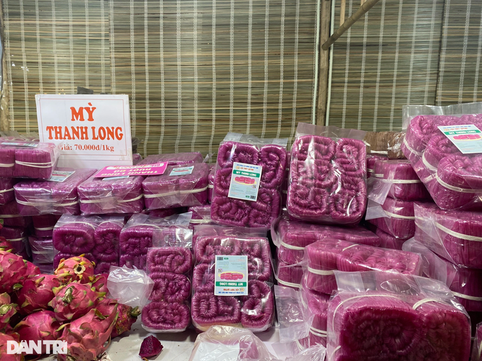 Ống hút phồng tôm, mì thanh long và đặc sản độc, lạ hút khách Thủ đô