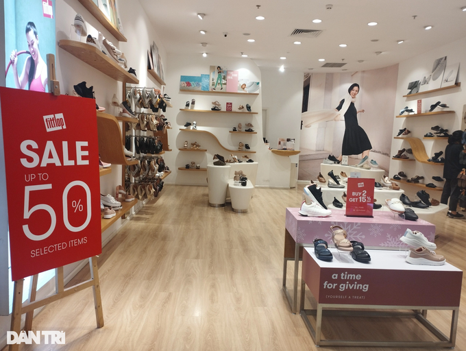 Nghịch lý dịp Black Friday: Khách vắng, chủ shop vẫn nói "doanh thu tăng"