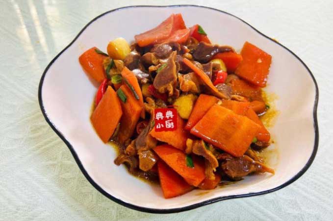 Bộ phận cực rẻ của con gà lại là món đại bổ, xào với thứ này thành "thần dược"