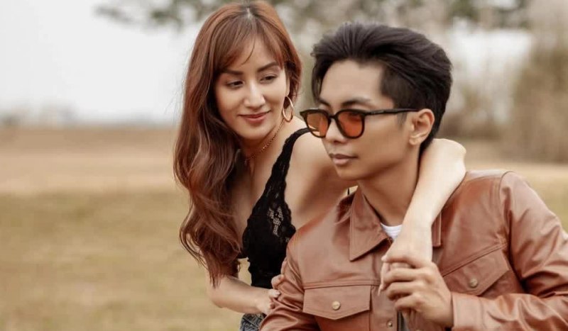 Khánh Thi mong Phan Hiển đừng làm mình khóc... trôi lớp trang điểm ở hôn lễ