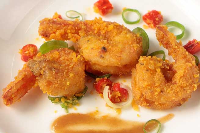 Cách làm tôm chiên trứng muối mặn mặn, bùi bùi thơm ngon vô cùng