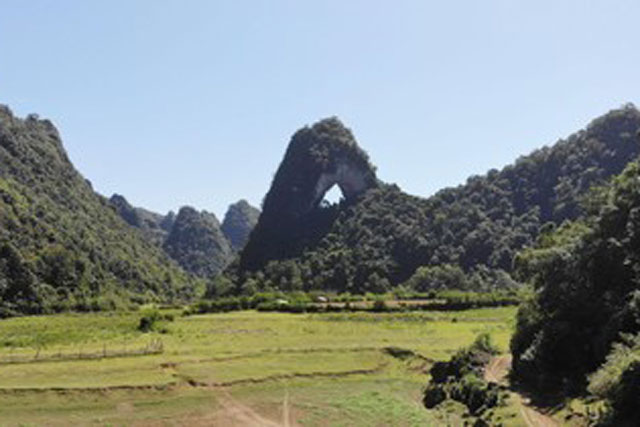 Khám phá ngọn núi thủng được xem là mắt của Thần Núi ở Cao Bằng