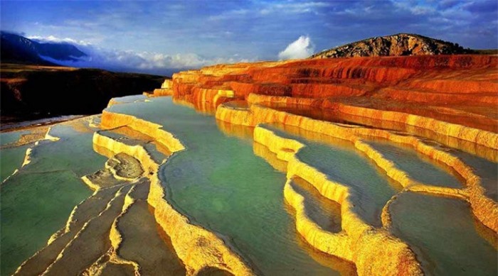 Những địa điểm du lịch kỳ lạ nhất trên thế giới 12