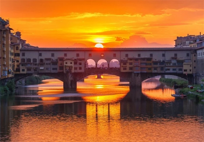 Tới Italia ghé thăm Ponte Vecchio, cây cầu đá lâu đời nhất ở châu Âu 1
