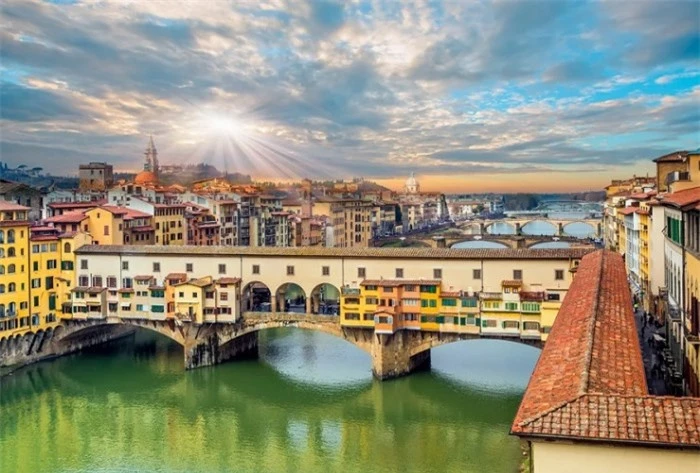 Tới Italia ghé thăm Ponte Vecchio, cây cầu đá lâu đời nhất ở châu Âu 2