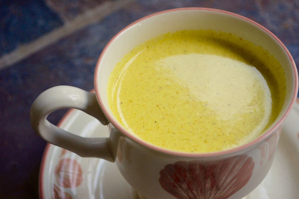 Dùng nước nghệ theo cách này da trẻ như gái 20