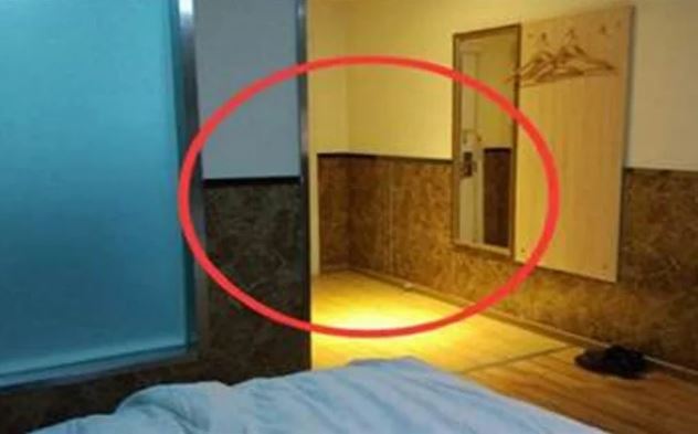 Đi khách sạn nhớ phải bật đèn vệ sinh để qua đêm, vì sao vậy?