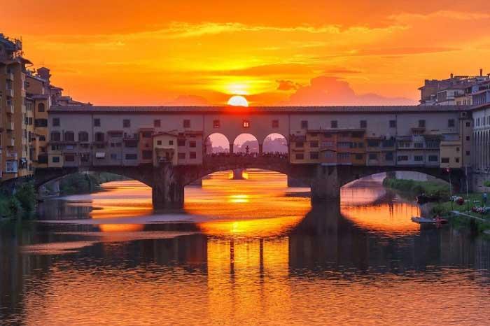 Tới Italia ghé thăm Ponte Vecchio, cây cầu đá lâu đời nhất ở châu Âu