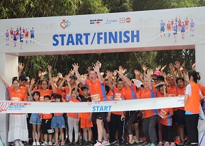 Gần 500 người tham dự giải chạy "Vì một Việt Nam không có bạo lực với phụ nữ và trẻ em gái"