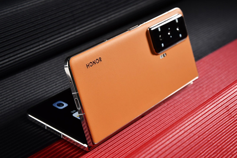 Smartphone màn hình gập, chip Snapdragon 8+ Gen 1, RAM 12 GB, giá 26,05 triệu