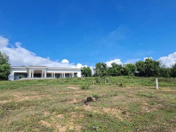 Dự án King Sea Phan Thiết: Sau gần 20 năm được phê duyệt vẫn chỉ là khu đất trống đầy cỏ hoang
